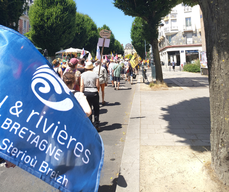 250619 photoManifRennes2red.png